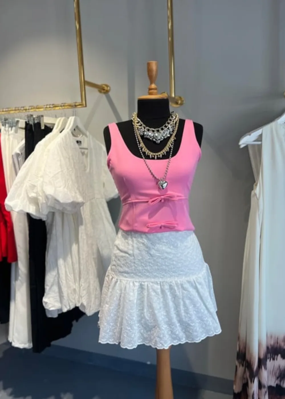 Tasarım Giona Fistolu Etek